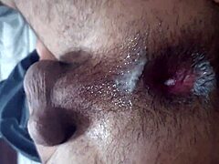 sentindo o pau entrar, damn it’s wild! 😜