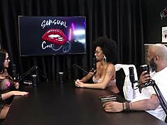 safada shows off after chatting gang bang and dp tricks with tifany rocha.