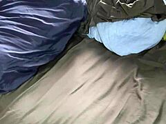 देखो यह सेक्सी लड़का पैंटी में ह्यूज कम के साथ