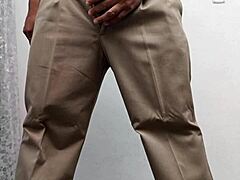 मेस्ट्रो कैलियेंट वाइल्ड बस कॉस्ट्यूम सीन में हिल रहा है