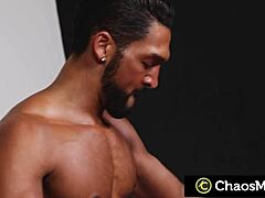 काओस्मेन हंक ब्रॉडी फॉक्स और लूका फीनिक्स डीपथ्रोट करते हैं