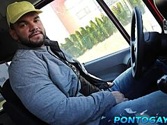 राइड के लिए स्वादिष्ट ब्लोजॉब से पेमेंट, यंग एमेच्योर एक्शन का मजा लेता है!