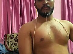 सोलो लड़का टुनाइट डीपथ्रोट एकशन में स्लॉपी हो जाता है