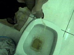 बाथरूम में सोलो मोमेंट कैम पर कैद