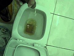 बाथरूम में सोलो मोमेंट कैम पर कैद