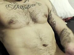 शॉवर के बाद पब्लिक मस्तर्बेशन के लिए तैयार, बहुत लुभावना