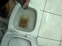 बाथरूम में सोलो मोमेंट कैम पर कैद