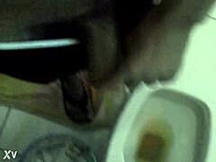 बाथरूम में सोलो मोमेंट कैम पर कैद