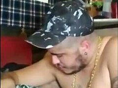 मेरे भाई के ब्राजीलियन फ्रेंड को बेयरबैक गंद दे रहा हूँ