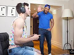 मैंने डिलीवरी गाय को मेरे ट्विंक बटहोल को हार्ड ड्रिल करने दिया