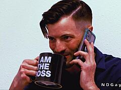 गे जॉकस्ट्रैप्स गाय को ह्यूज कॉक बॉस द्वारा एनल फक किया जाता है