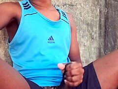 पब्लिक में हस्तमैथुन सिर्फ तुम्हारे लिए।