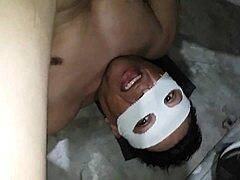amateur guy jerks off and cums on his own face