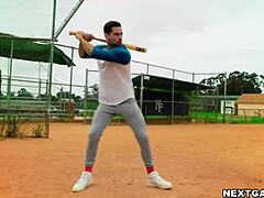 नेक्स्टगेज डॉट कॉम - रोमन टॉड बेसबॉल बडी डेविड स्काइलर को चुदाई कर रहा है