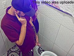 ये रंडी को बार बाथरूम में स्ट्रेंजर से चुदते हुए देखना चाहते हो?