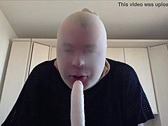 Nylonface bläst fetten dildo with pantyhose nylon solo amateur fetish